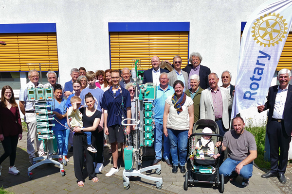 Vertreter der Rotary Clubs und des Kinderhezzentrums Gießen